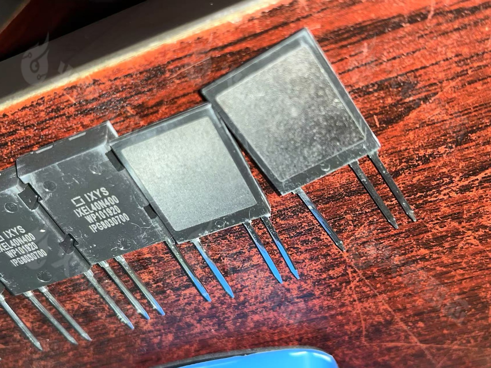 IXEL40N400