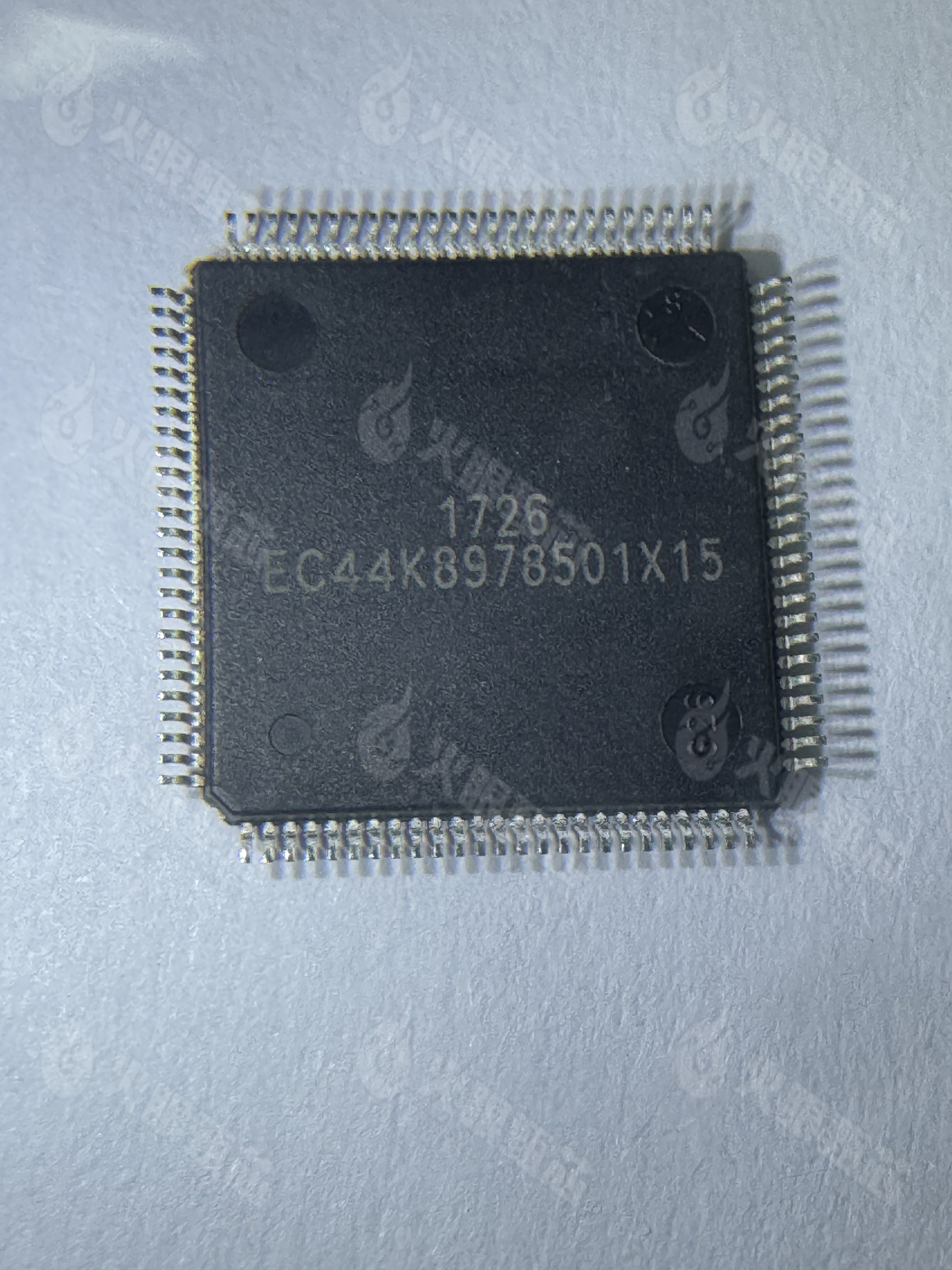 LCMXO256C-4TN100C