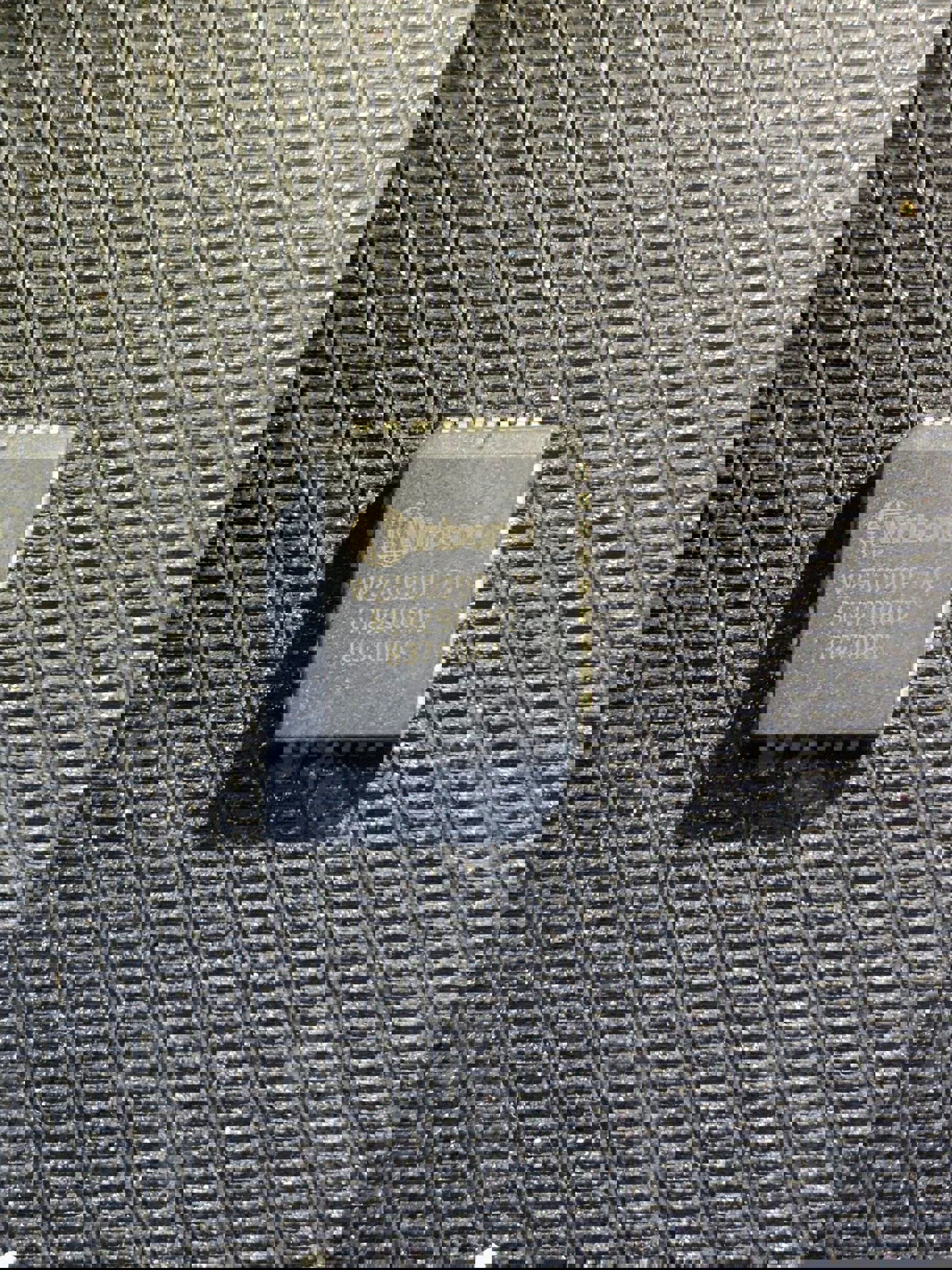 W27C02P-70