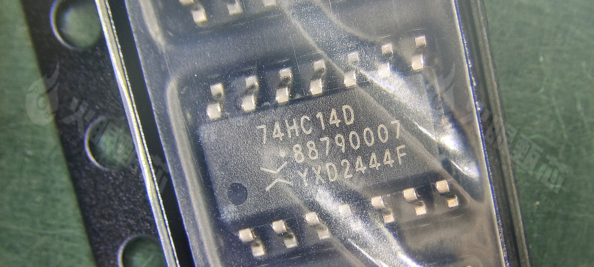 74HC14D