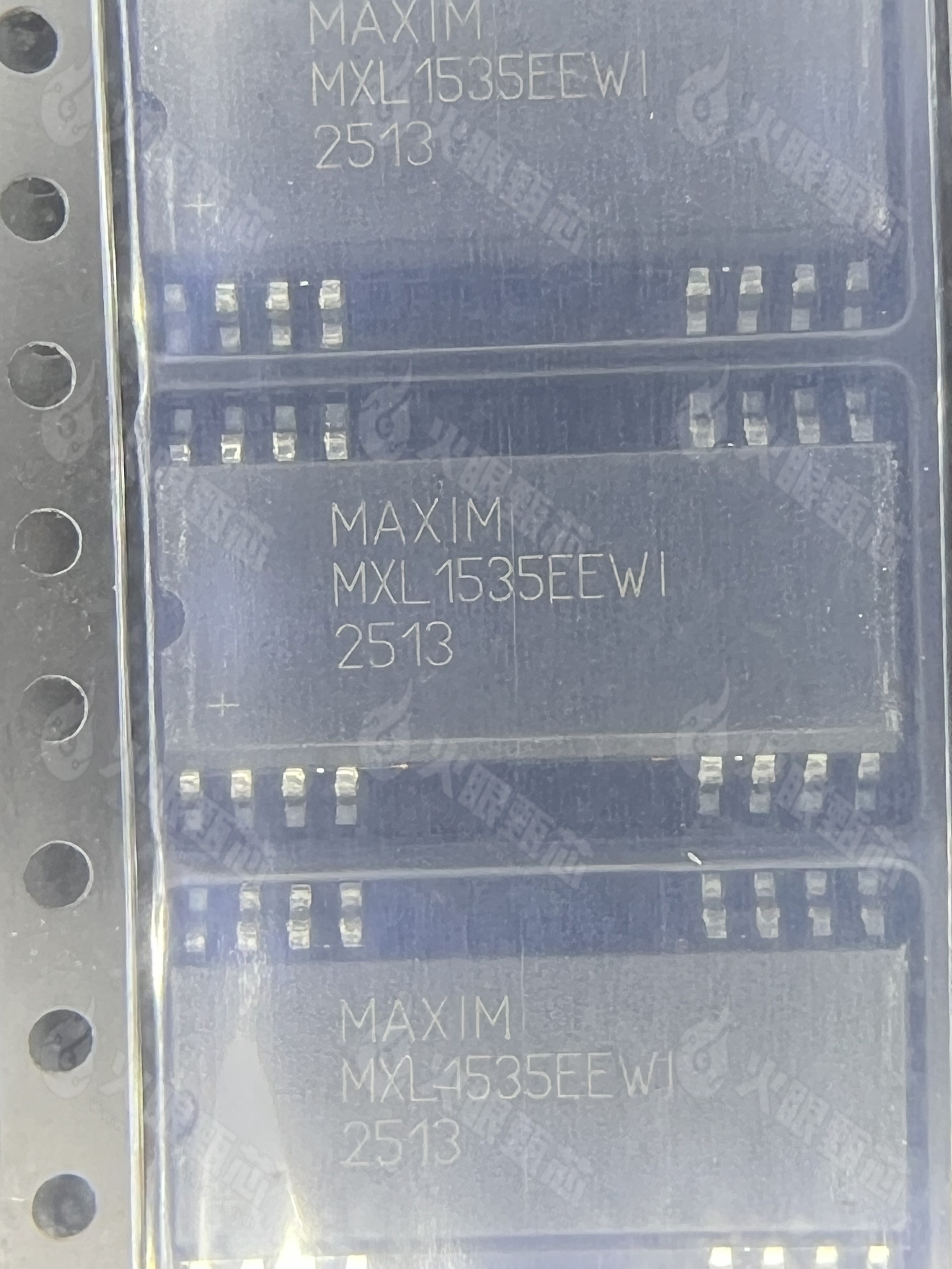 MAX1535EEWI+T