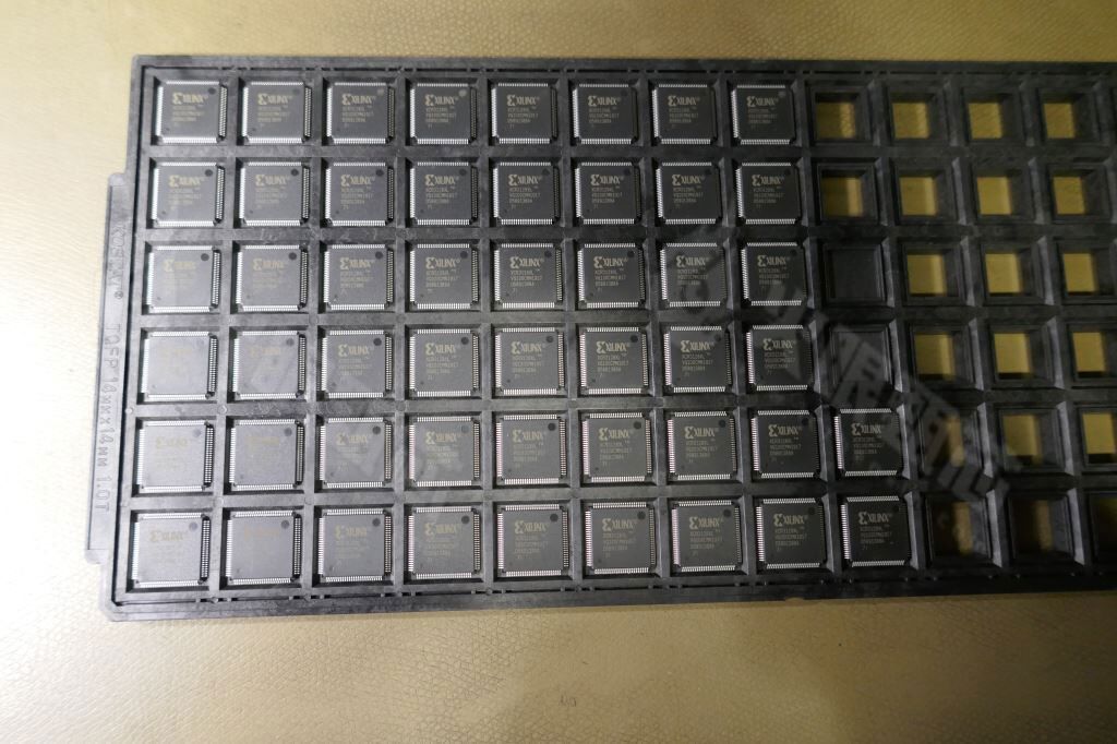 XCR3128XL-7VQ100I