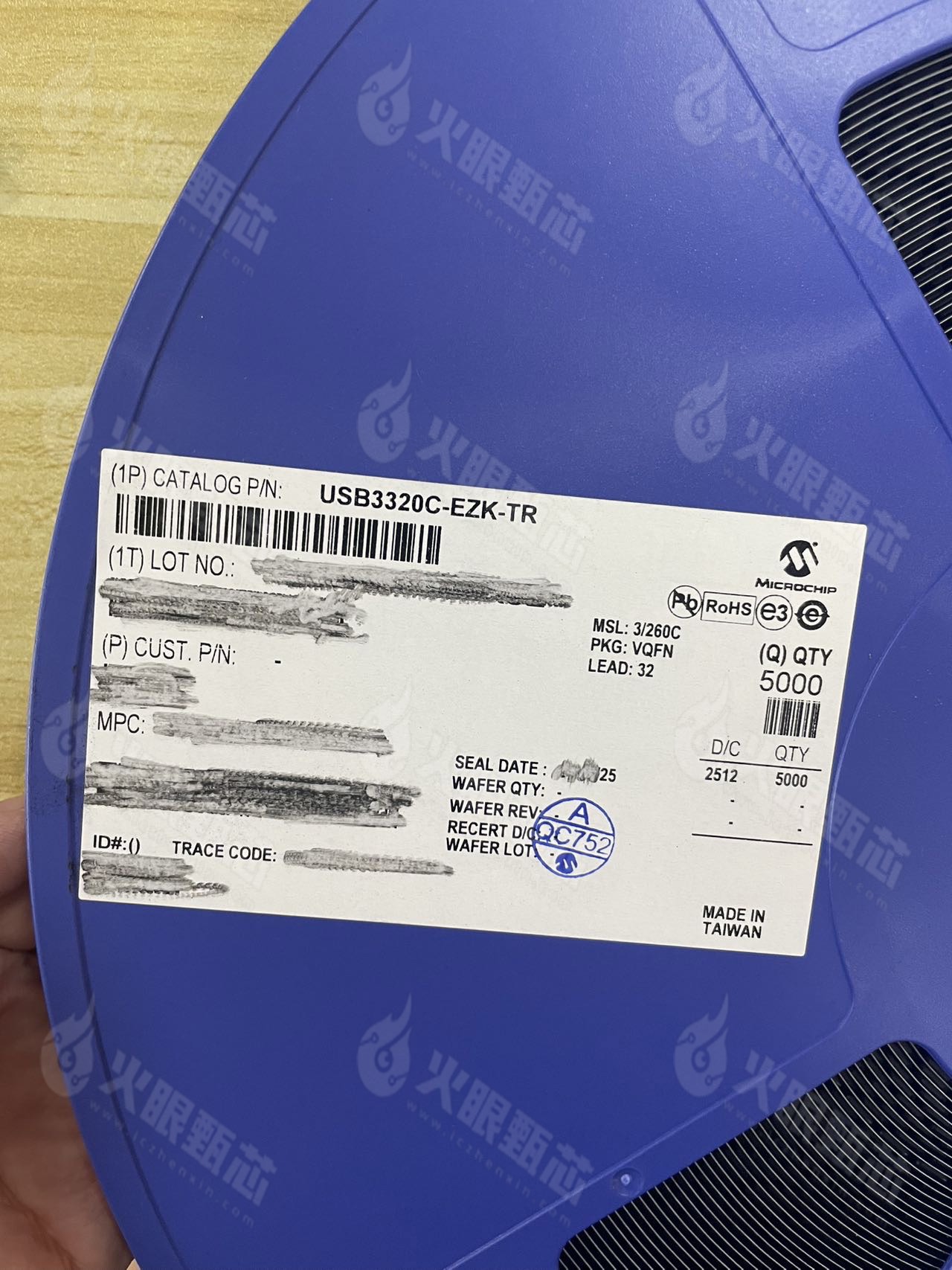 USB3320C-EZK-TR