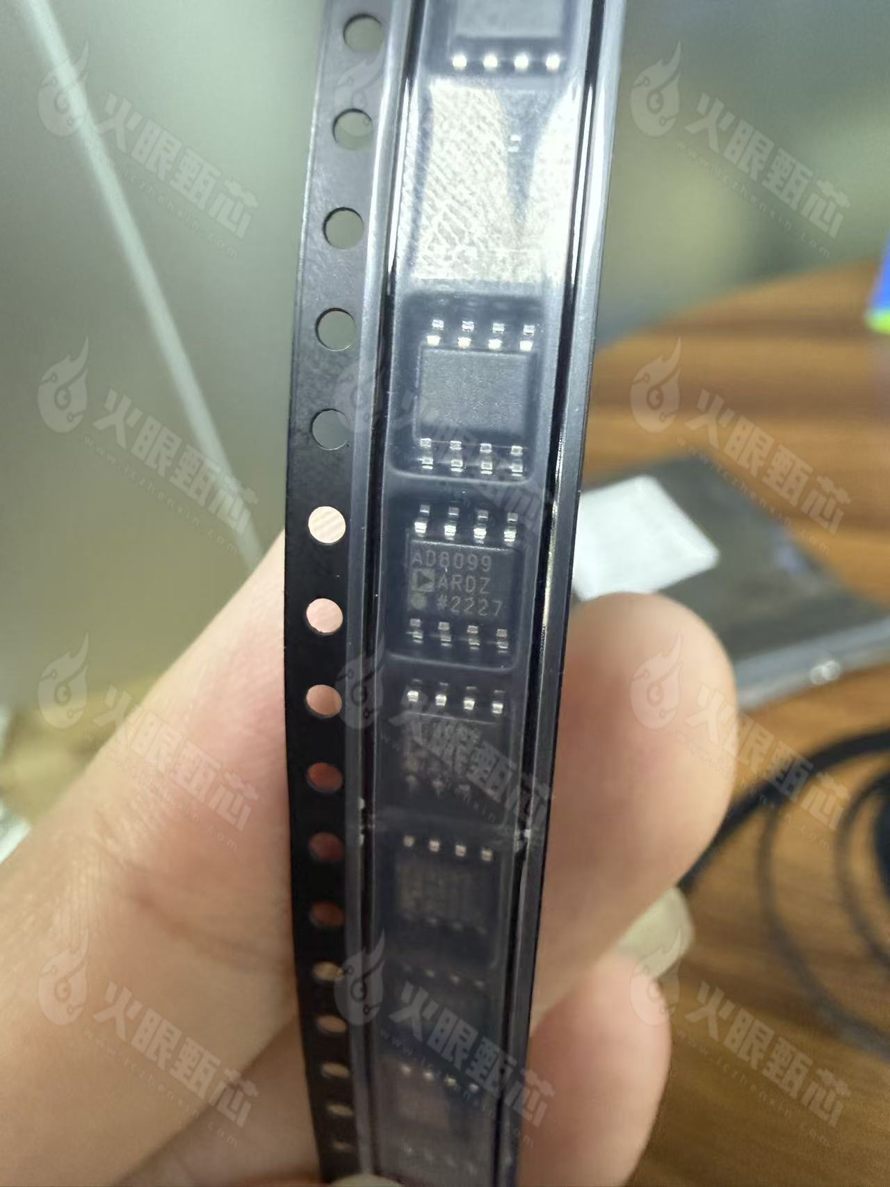 AD8099ARDZ-REEL7