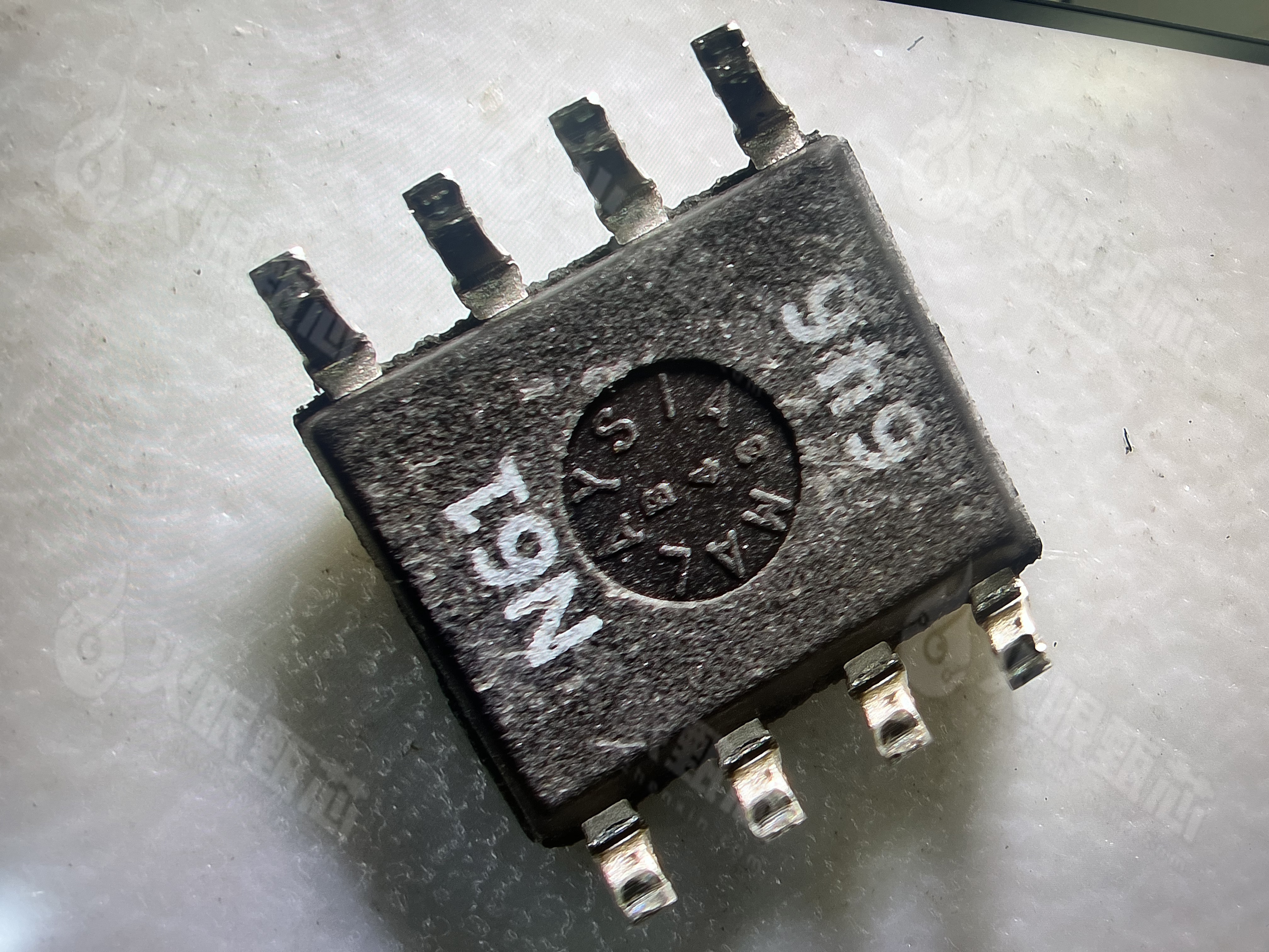 LT1019CS8-2.5