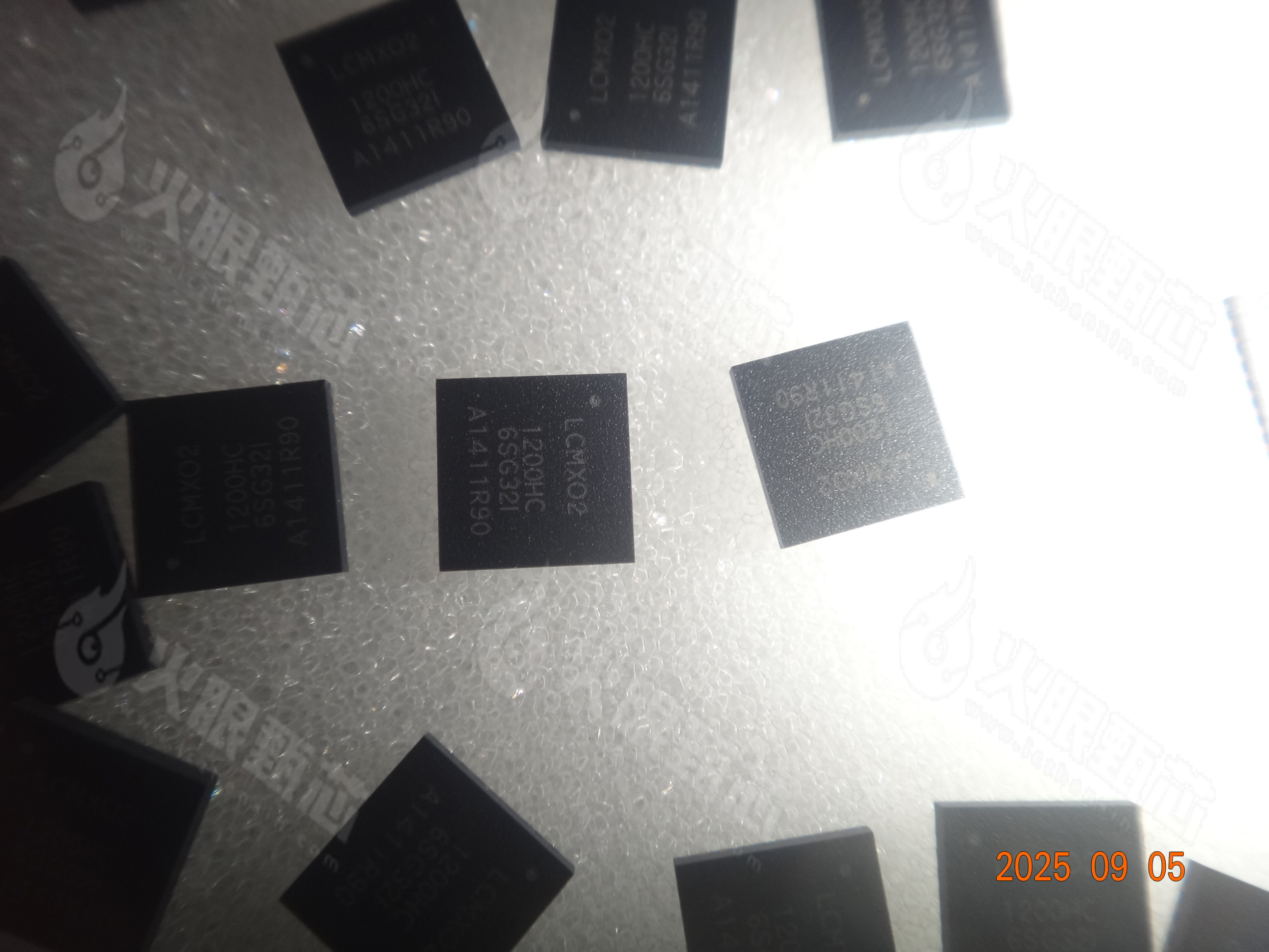 LCMXO2-1200HC-6SG32I