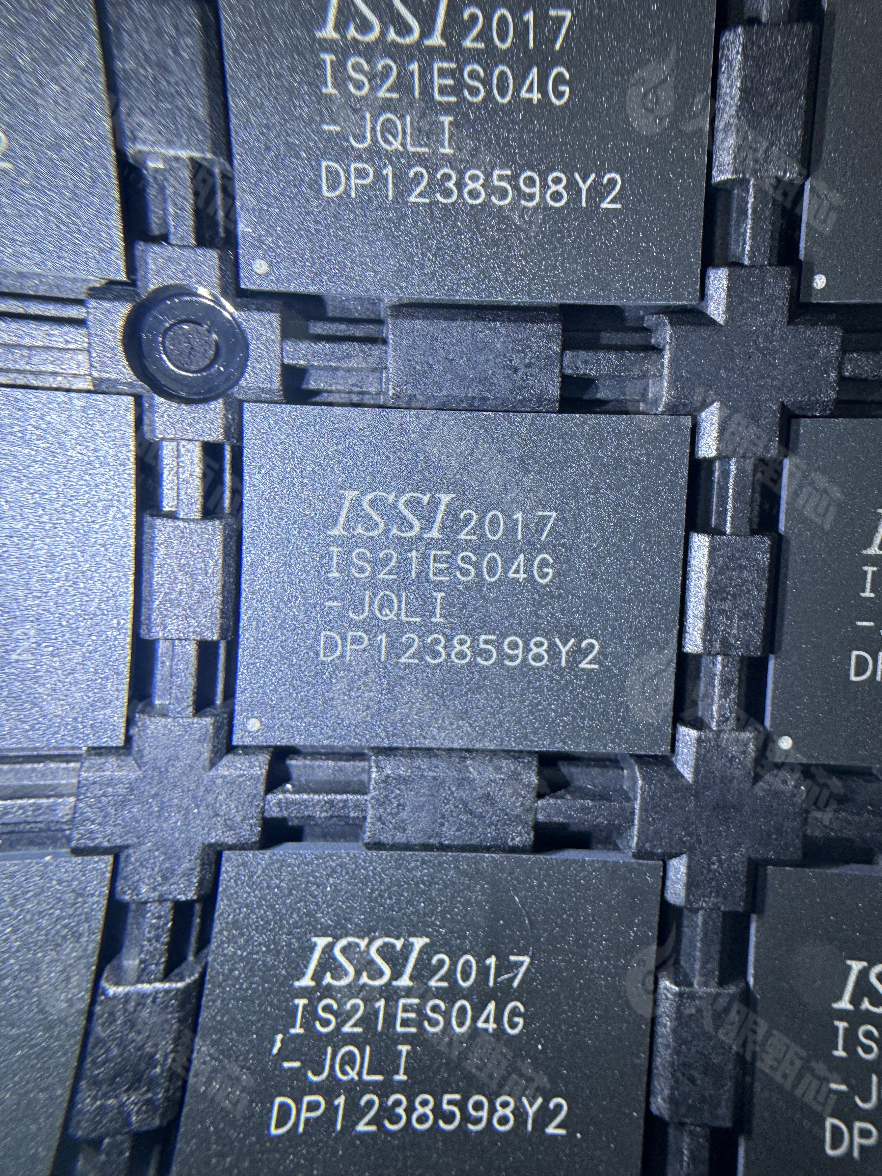 IS21ES04G-JQL