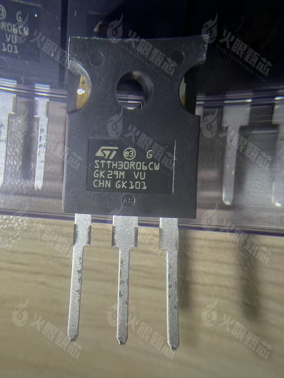 STTH30R06CW
