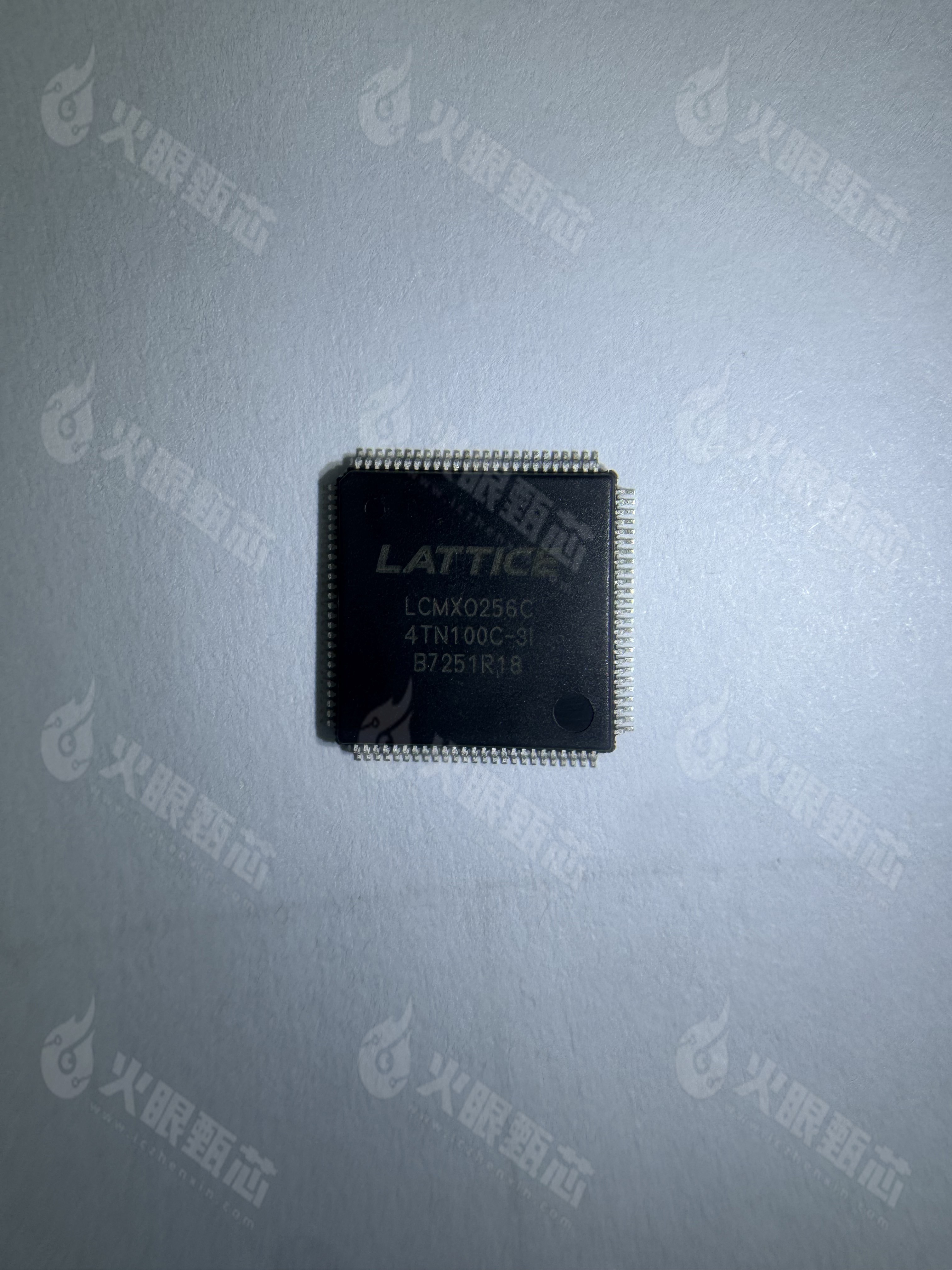 LCMXO256C-4TN100C