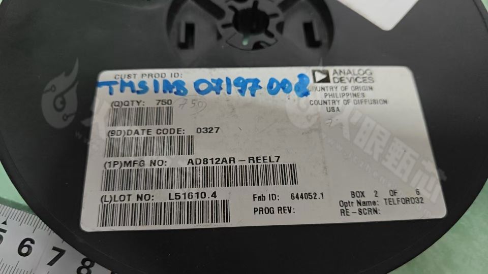 AD812AR