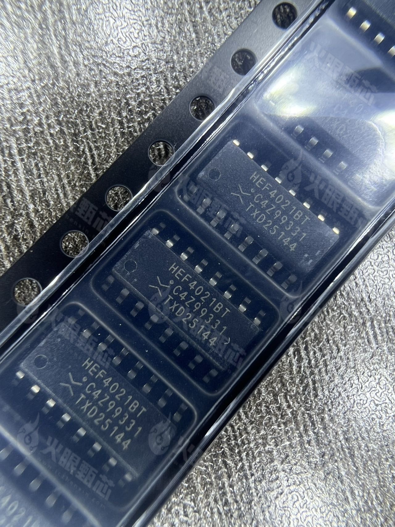 HEF4021BT