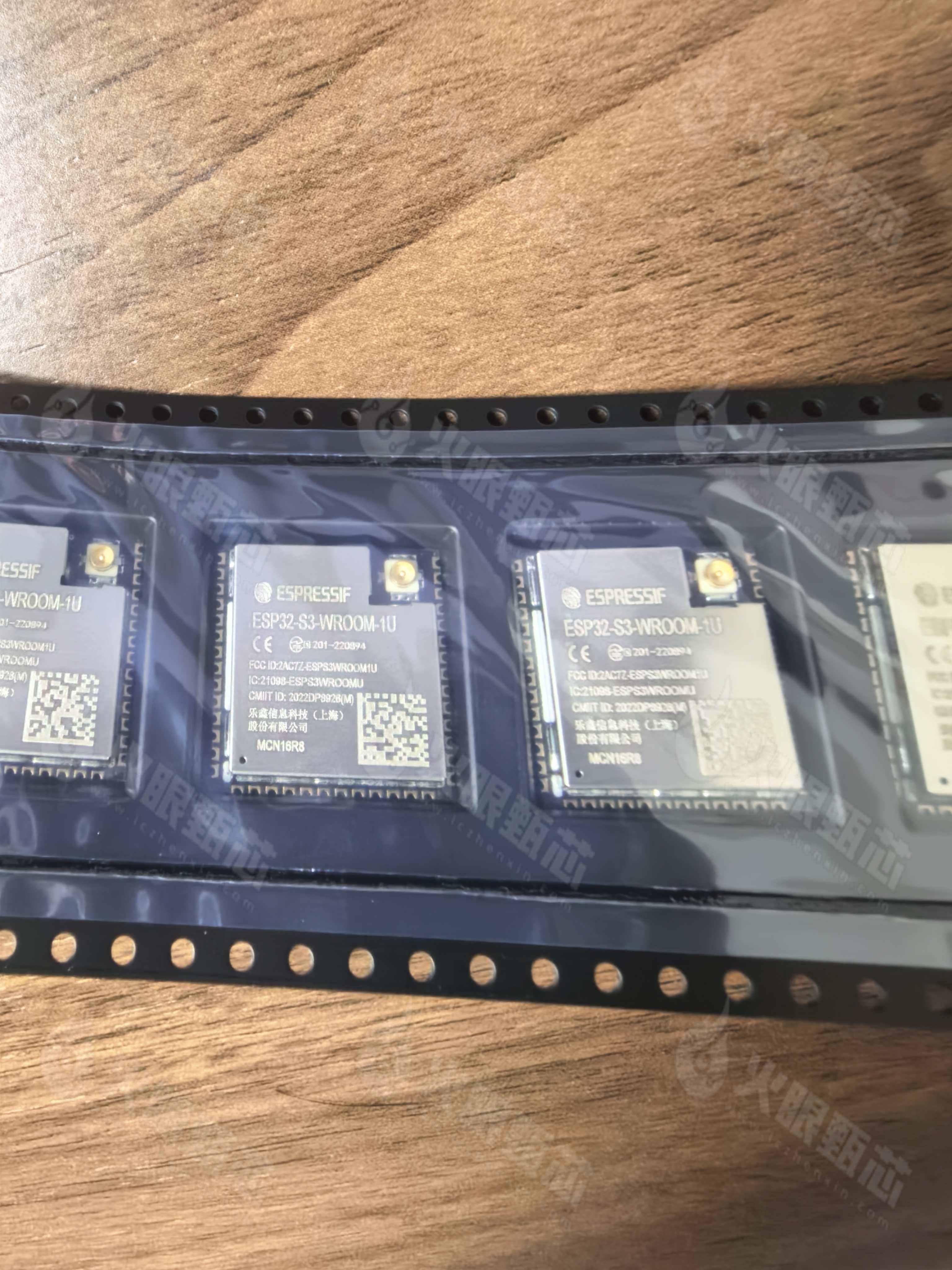 ESP32-S3-WROOM-1U-N16R8 ESP32-S3-WROOM-1U-N16R8