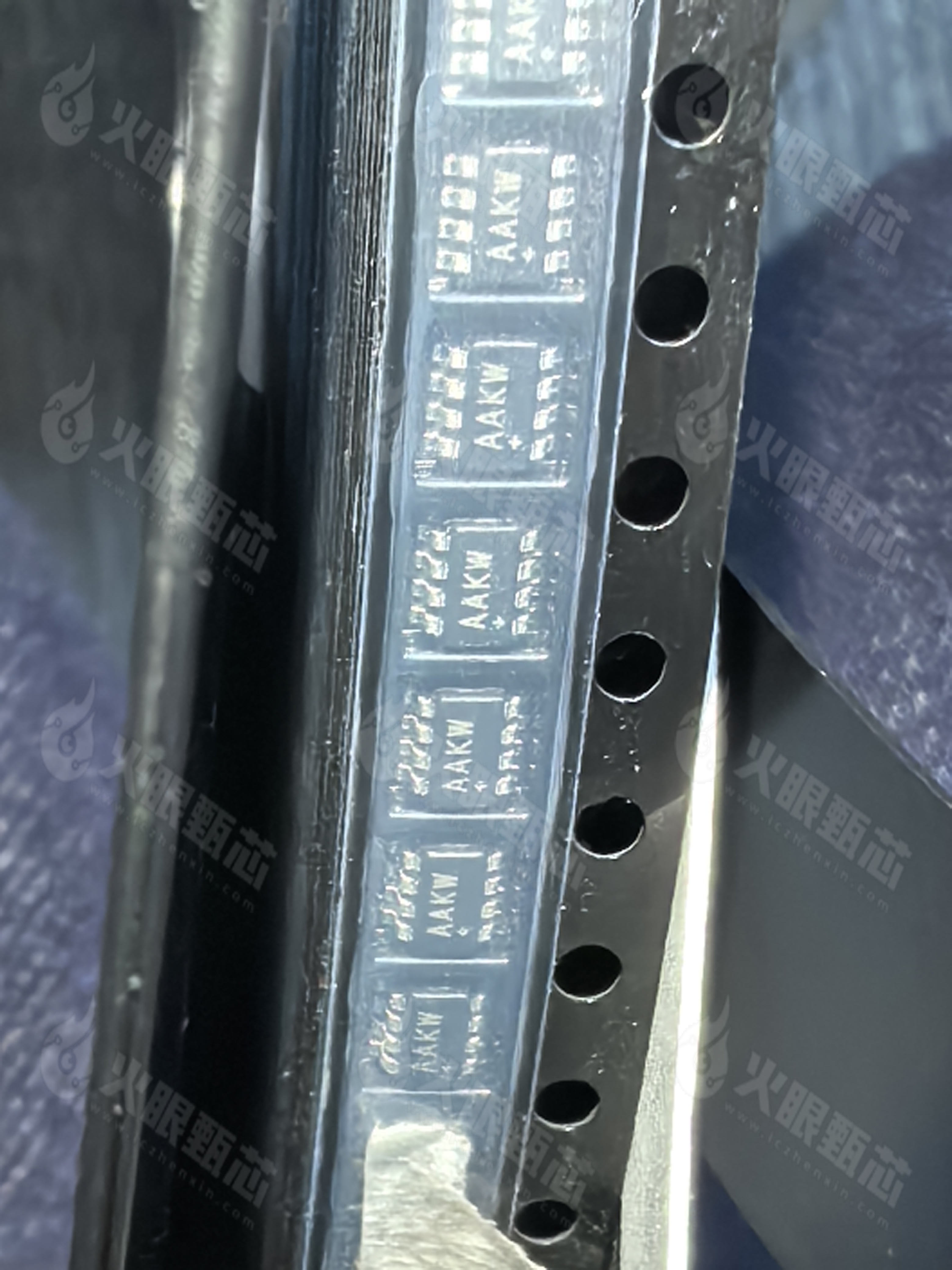 MAX4232AKA+T